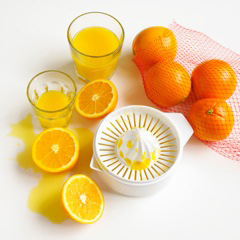 Juicing Oranges at Home 